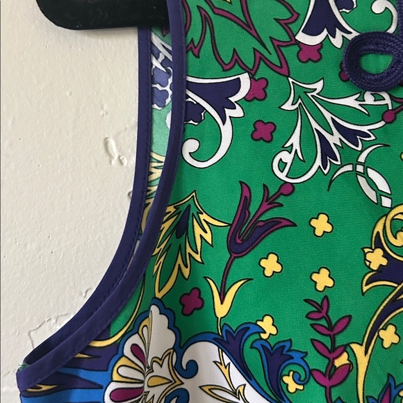 Nicole- Floral Green Sleeveless Blouse, Size M - Picture 6 of 7